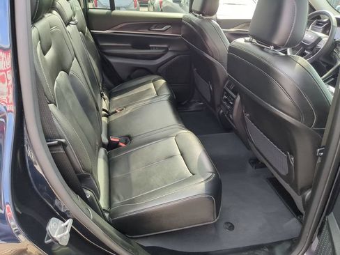 Used 2023 Jeep Grand Cherokee Limited AWD/4WD image 33