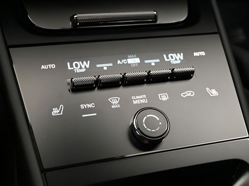 Certified 2025 Porsche Cayenne GTS AWD/4WD image 13
