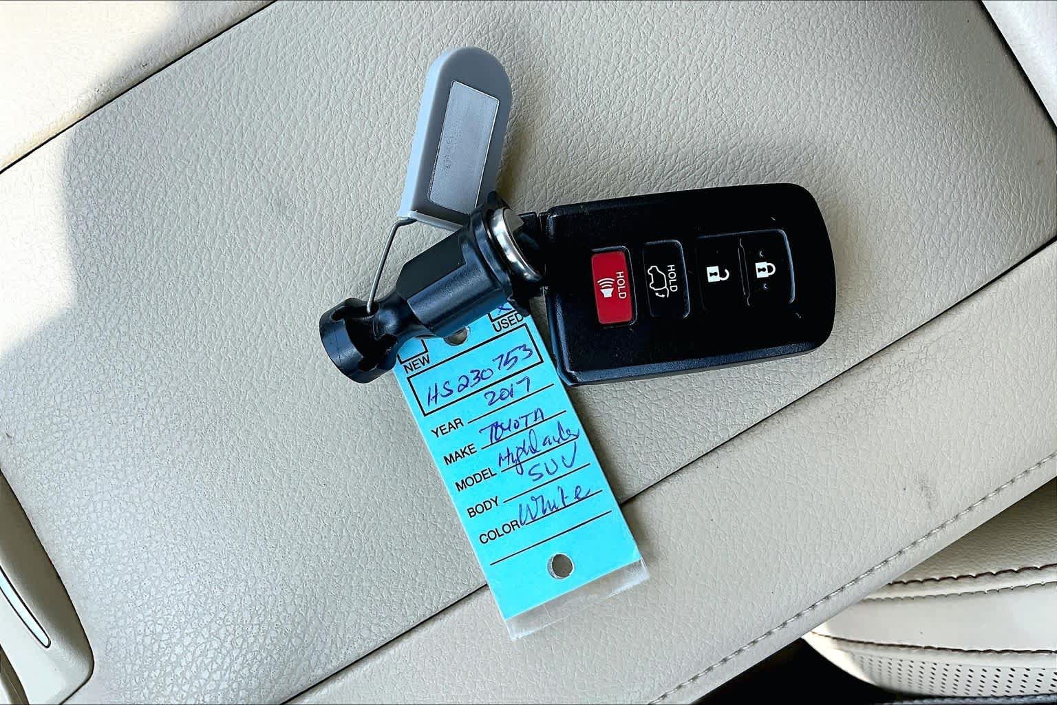 Used 2017 Toyota Highlander Limited FWD image 15