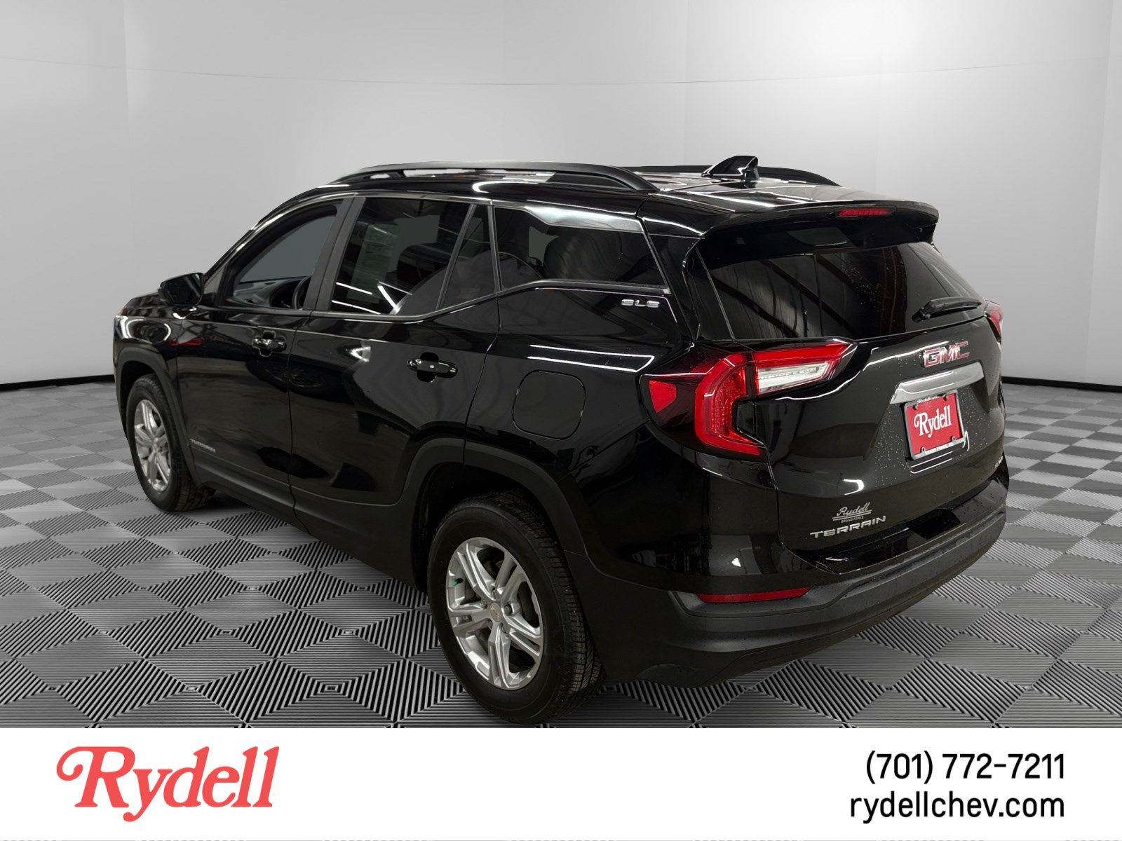 Certified 2022 GMC Terrain SLE w/ Driver Convenience Package AWD/4WD image 3
