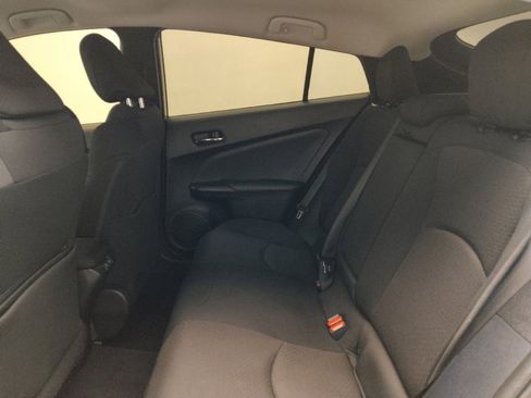 Used 2022 Toyota Prius LE image 18