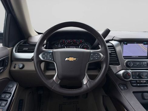 Used 2018 Chevrolet Suburban LT RWD image 22