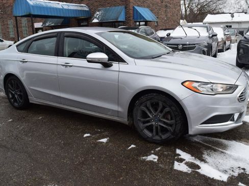 Used 2017 Ford Fusion SE image 4