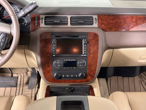 Used 2010 Chevrolet Tahoe LTZ image 40