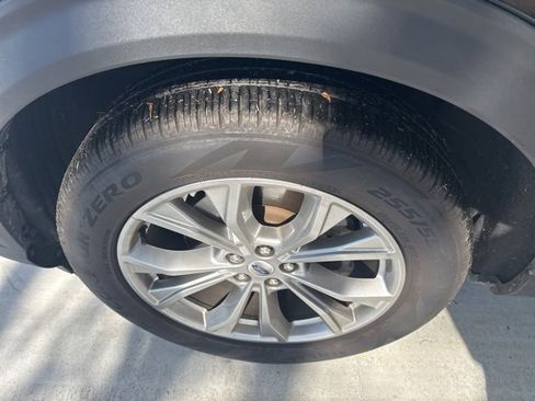 Used 2021 Ford Explorer XLT w/ Equipment Group 202A image 11