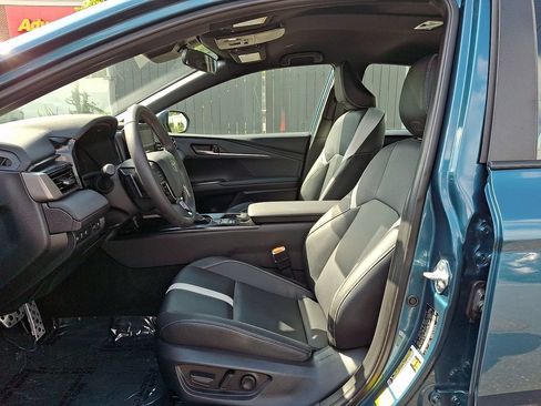 Used 2025 Toyota Camry SE FWD image 14