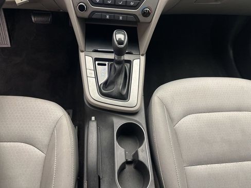 Used 2017 Hyundai Elantra SE image 20