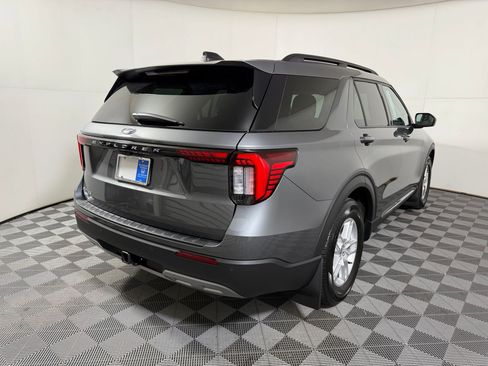 Used 2025 Ford Explorer Active w/ Active Comfort Package RWD image 18