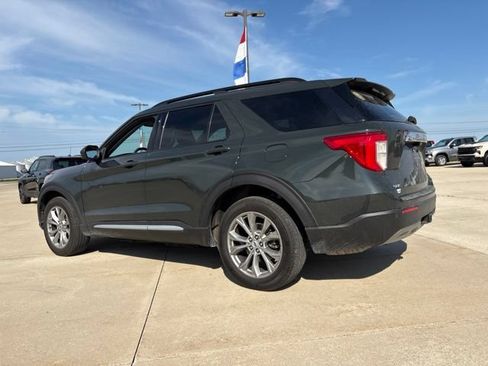 Used 2022 Ford Explorer XLT w/ Equipment Group 202A AWD/4WD image 3