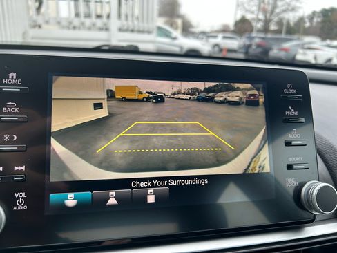 Used 2018 Honda Accord Sport image 14