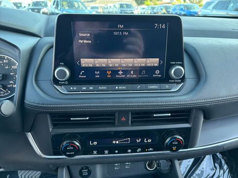 Used 2025 Nissan Rogue SV FWD image 17