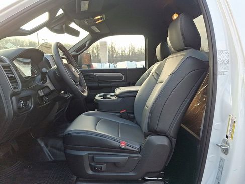 New 2024 RAM 3500 Tradesman w/ Safety Group AWD/4WD image 9