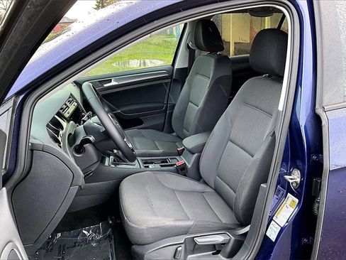 Used 2019 Volkswagen e-Golf SE image 9