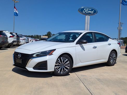 Used 2025 Nissan Altima 2.5 SV FWD image 4
