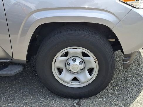 Used 2021 Toyota Tacoma SR w/ SR Convenience Package RWD image 29