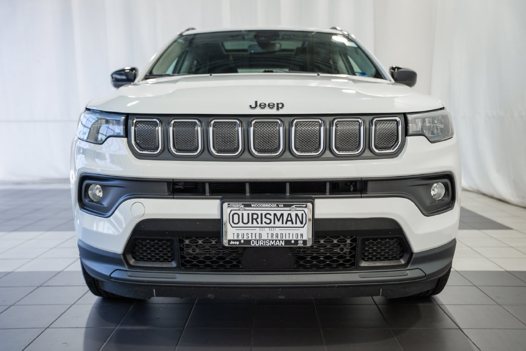 Certified 2022 Jeep Compass Latitude w/ Sun and Sound Group AWD/4WD image 2