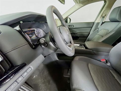 New 2025 Nissan Pathfinder SV image 13