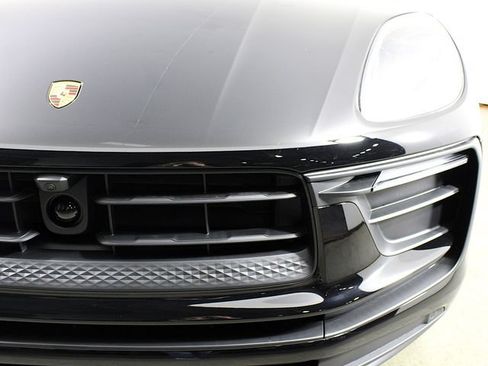 Certified 2025 Porsche Macan AWD/4WD image 10