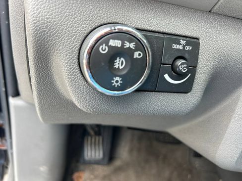 Used 2011 Chevrolet Traverse LS FWD image 19