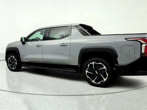 Used 2026 Chevrolet Silverado EV LT AWD/4WD image 7