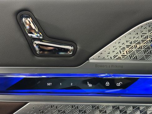 Used 2023 BMW i7 xDrive60 w/ Executive Package 2 image 17