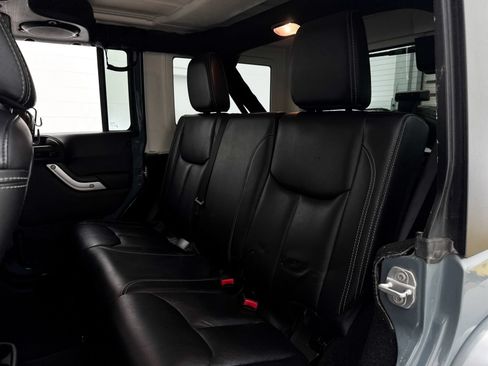 Used 2014 Jeep Wrangler Unlimited Sahara w/ Connectivity Group AWD/4WD image 19