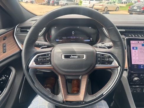 Used 2023 Jeep Grand Cherokee L Summit w/ High Altitude Package AWD/4WD image 15