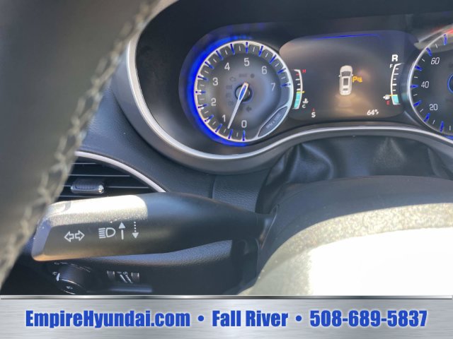Used 2025 Chrysler Pacifica Select FWD image 31
