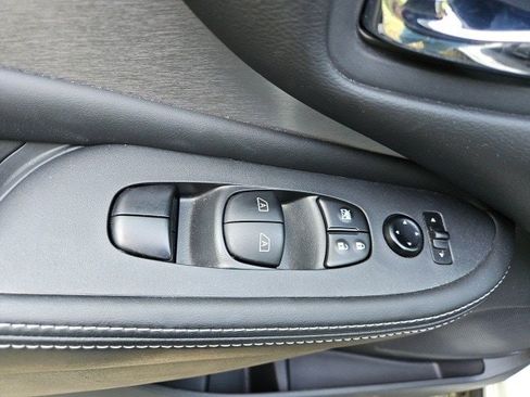 Used 2023 Nissan Murano SV w/ SV Midnight Edition Package image 17