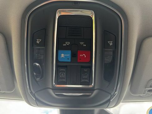 Certified 2023 Jeep Grand Cherokee Laredo AWD/4WD image 39