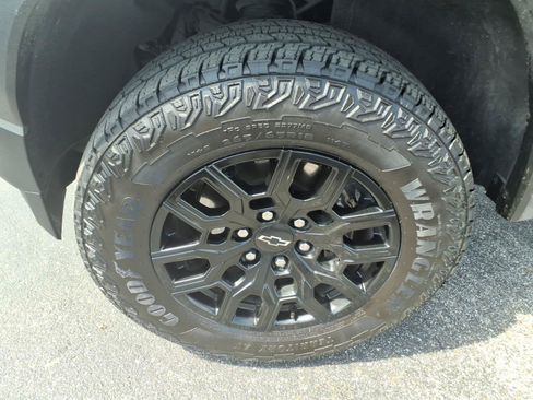 Used 2025 Chevrolet Colorado Trail Boss AWD/4WD image 9