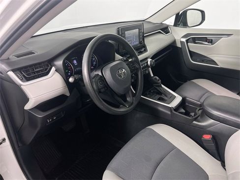 Used 2021 Toyota RAV4 XLE image 16