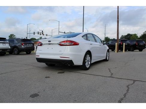 Used 2020 Ford Fusion SE FWD image 5