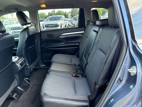Used 2019 Toyota Highlander Plus AWD/4WD image 13