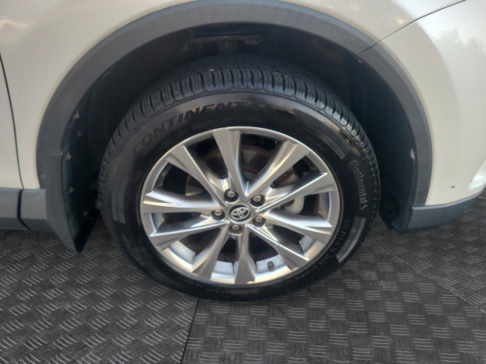 Used 2018 Toyota RAV4 Limited w/ Advanced Technology Package AWD/4WD image 29