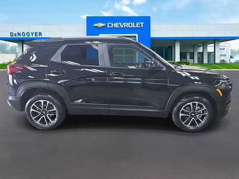 Used 2024 Chevrolet TrailBlazer LT w/ Driver Confidence Package image 4