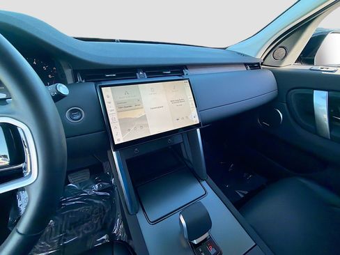 Used 2025 Land Rover Discovery Sport S image 28