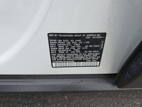Used 2024 Volkswagen ID.4 2WD image 9