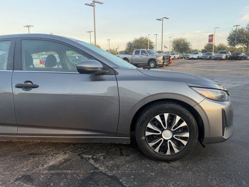 Used 2024 Nissan Sentra S FWD image 9