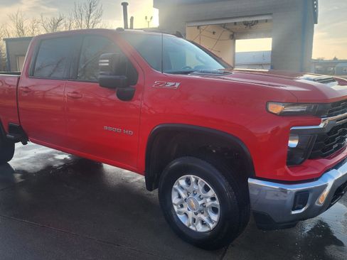 Used 2025 Chevrolet Silverado 3500 LT w/ Convenience Package image 3