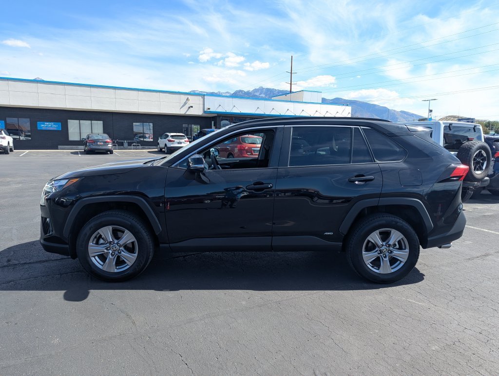 Used 2025 Toyota RAV4 XLE AWD/4WD image 8
