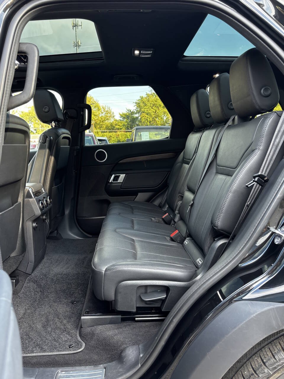 Used 2018 Land Rover Discovery HSE AWD/4WD image 12