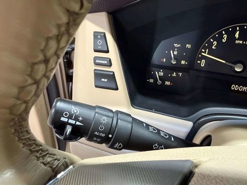 Used 2008 Cadillac XLR RWD image 29