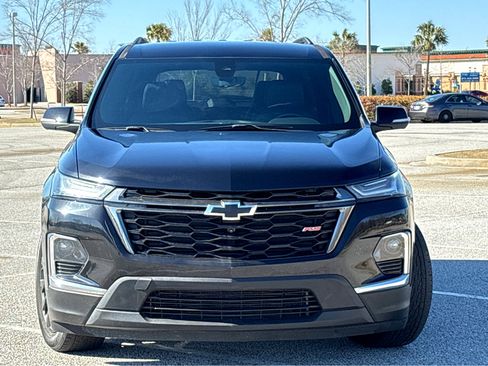 Used 2023 Chevrolet Traverse RS image 2