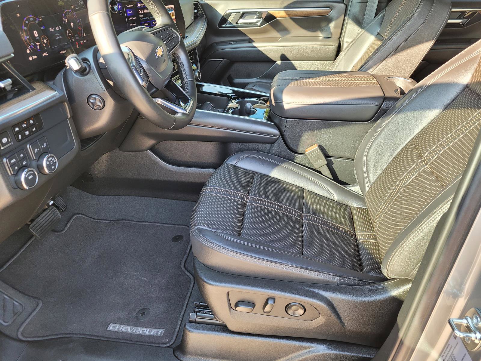 Used 2025 Chevrolet Tahoe High Country AWD/4WD image 24