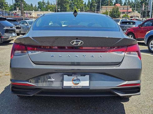 Used 2023 Hyundai Elantra SE FWD image 6