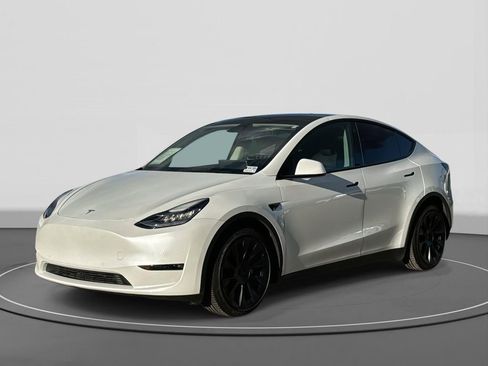 Used 2021 Tesla Model Y Long Range image 1
