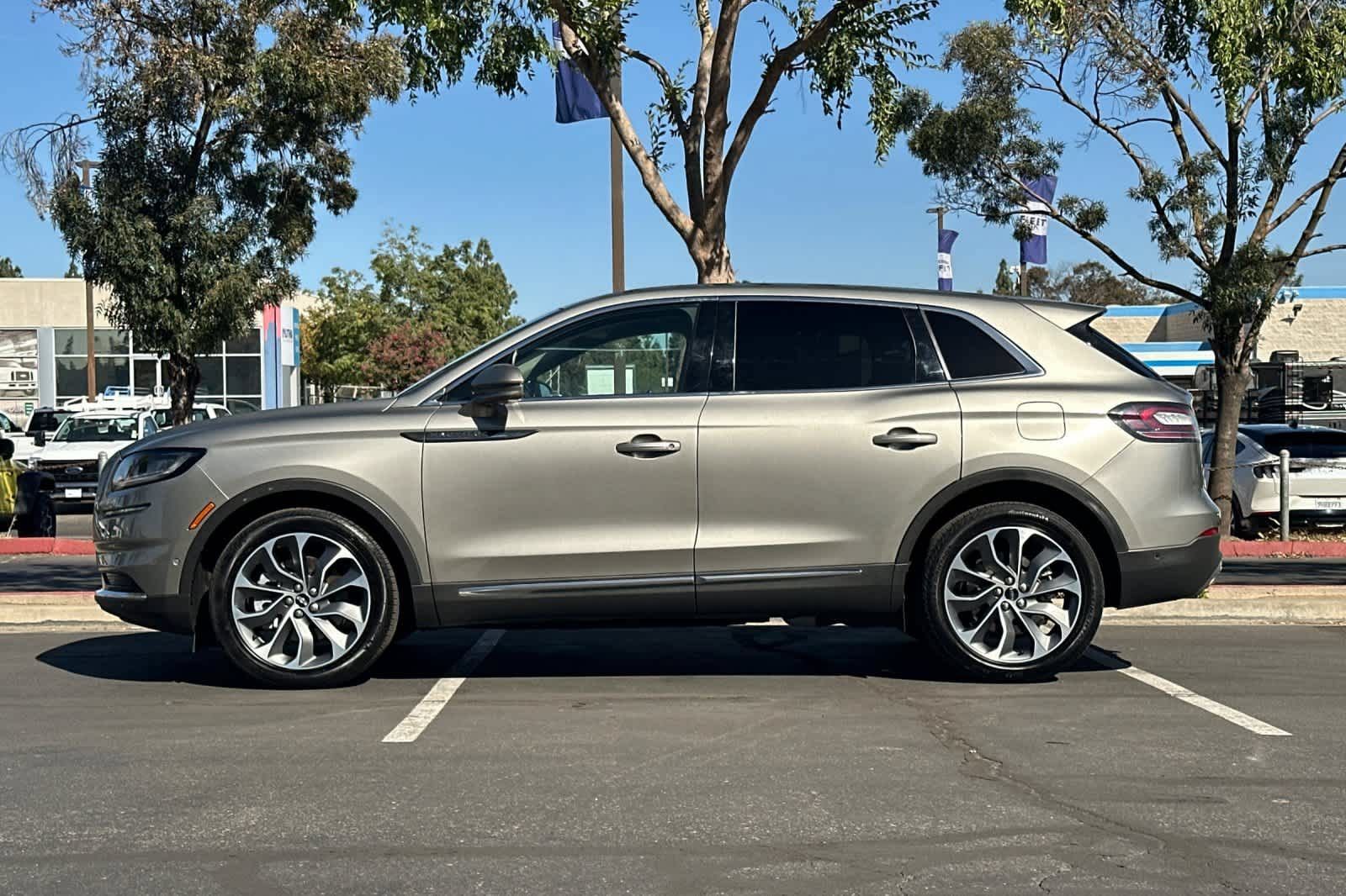 Used 2023 Lincoln Nautilus Reserve w/ Equipment Group 201A AWD/4WD image 6
