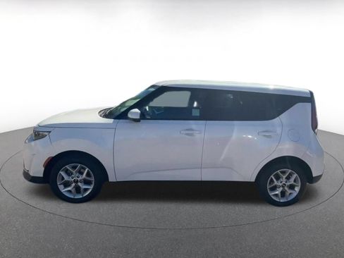 Used 2025 Kia Soul LX w/ LX Technology Package FWD image 8