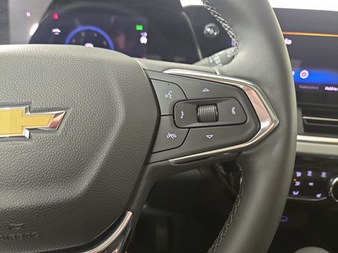 Certified 2024 Chevrolet Trax LT w/ Sunroof Package FWD image 16
